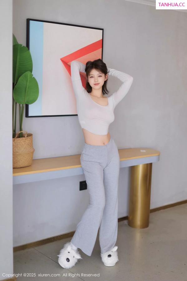   [XiuRen]高清写真图 2025.03.14 No.10021 小橘子orange 美腿性感第11张图片